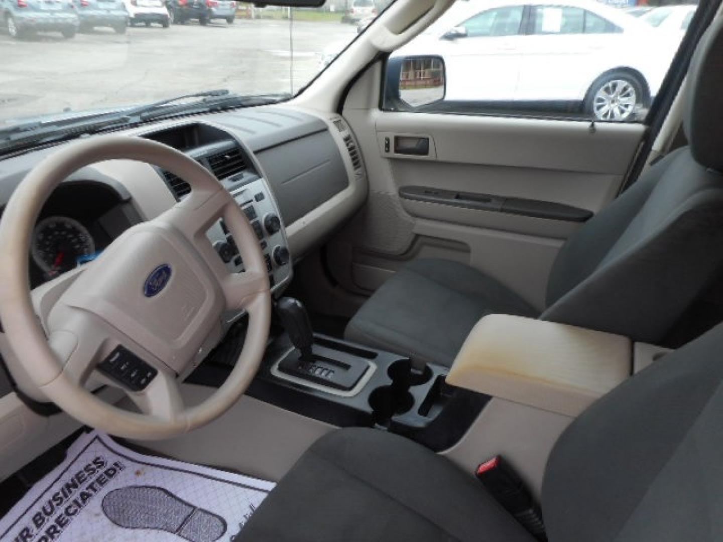 2009 SILVER FORD ESCAPE XLS (1FMCU02729K) , located at 390 Hansen Avenue, Orange Park, FL, 32065, (904) 276-7933, 30.130497, -81.787529 - Photo#2